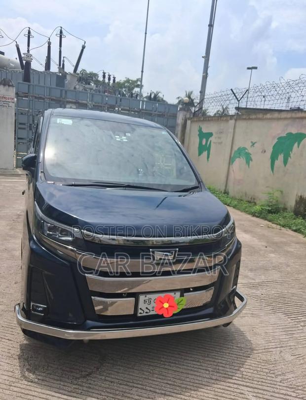 Toyota Noah 2.0 FWD (8 Seater) 2017 Blue