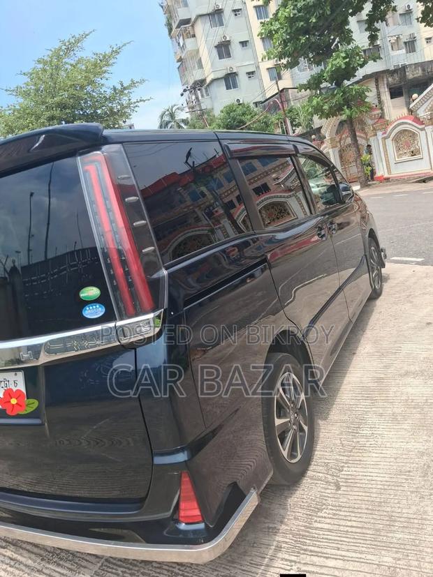 Toyota Noah 2.0 FWD (8 Seater) 2017 Blue