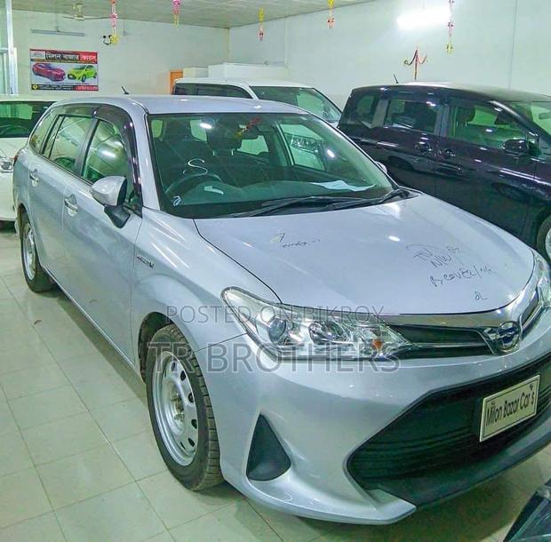 Toyota Corolla Fielder 1.5 Hybrid FWD 2018 Silver