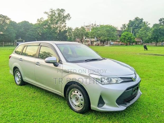 Toyota Corolla Fielder 1.5 Hybrid FWD 2018 Silver