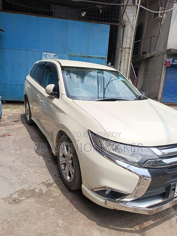 Mitsubishi Outlander ES 2012 White