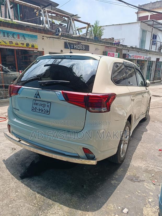 Mitsubishi Outlander ES 2012 White