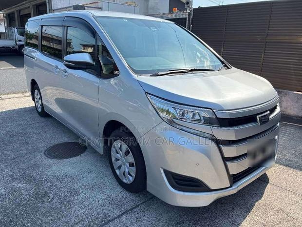 Toyota Noah 2021 Silver