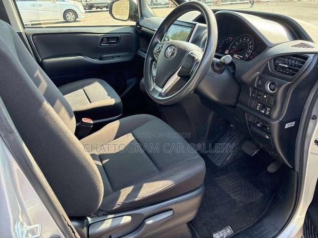 Toyota Noah 2021 Silver
