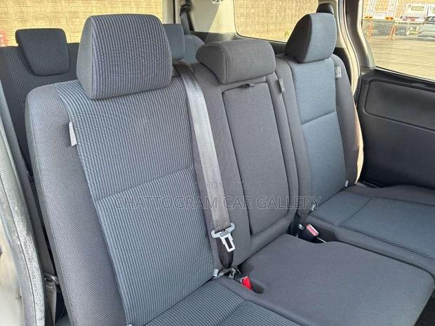 Toyota Noah 2021 Silver