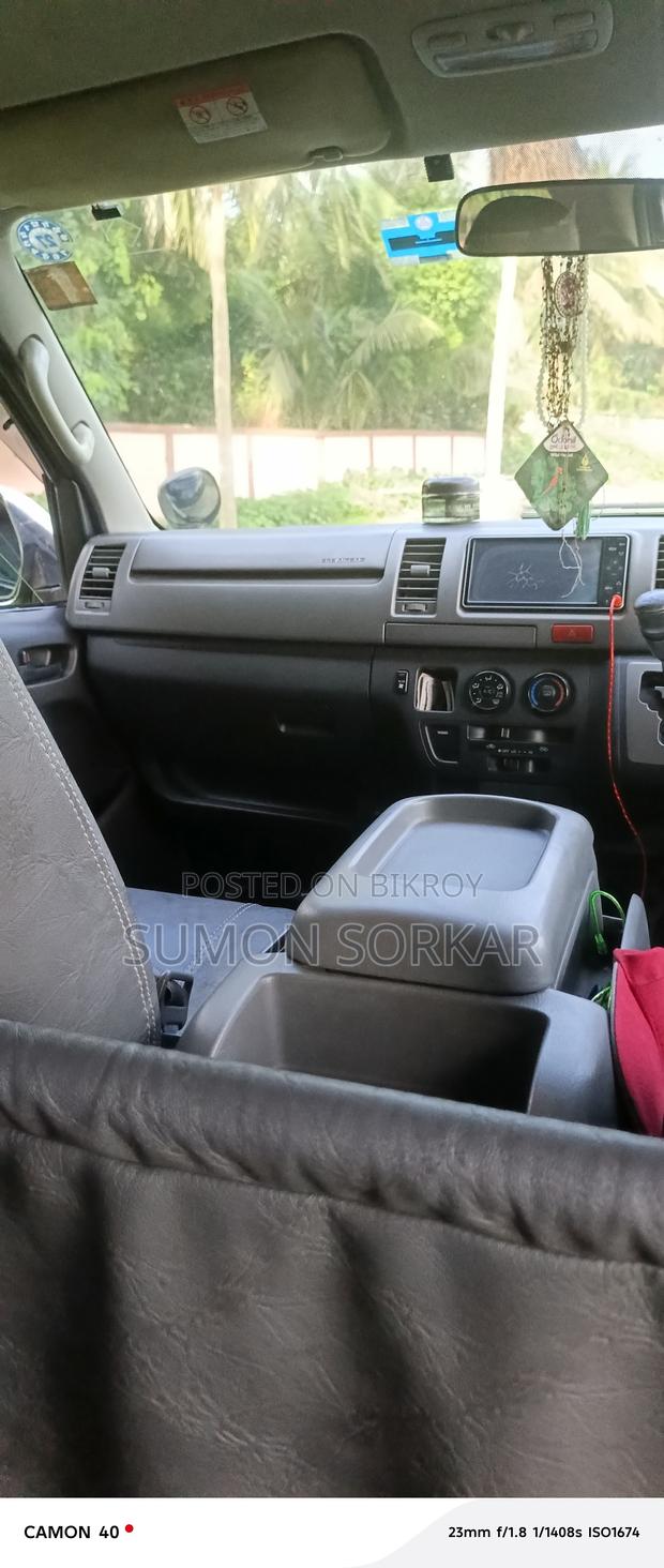 Toyota Corolla Base 4dr Sedan (1.8L 4cyl 5M) 2010 Black