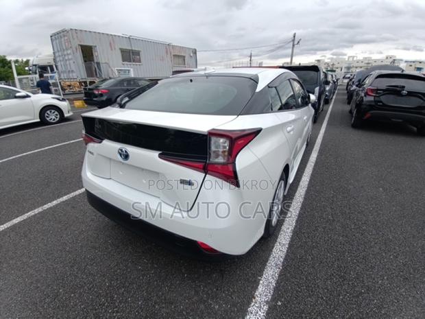 Toyota Prius 2021 Pearl