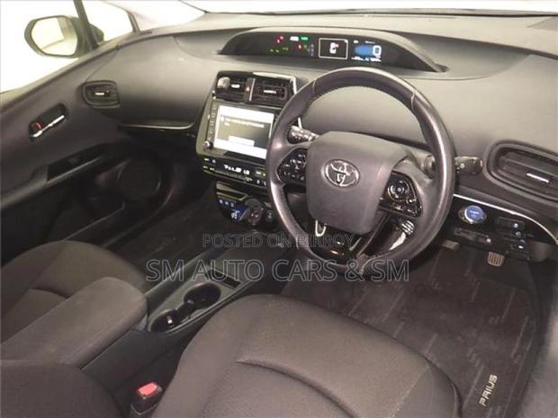 Toyota Prius 2021 Pearl