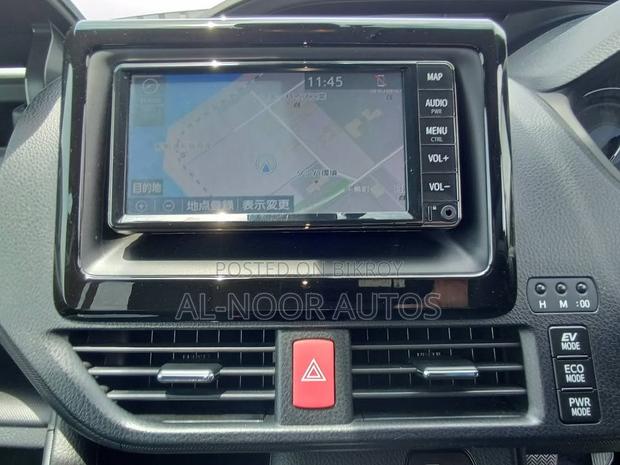 Toyota Noah 1.8 FWD Hybrid (7 Seater) 2021 Silver