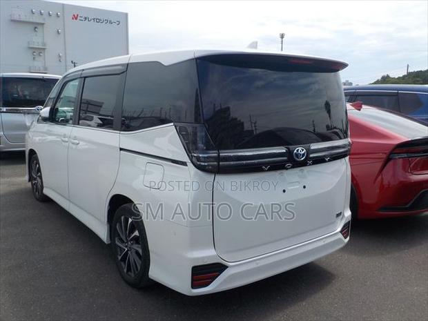 Toyota Voxy 2023 Pearl