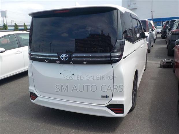 Toyota Voxy 2023 Pearl