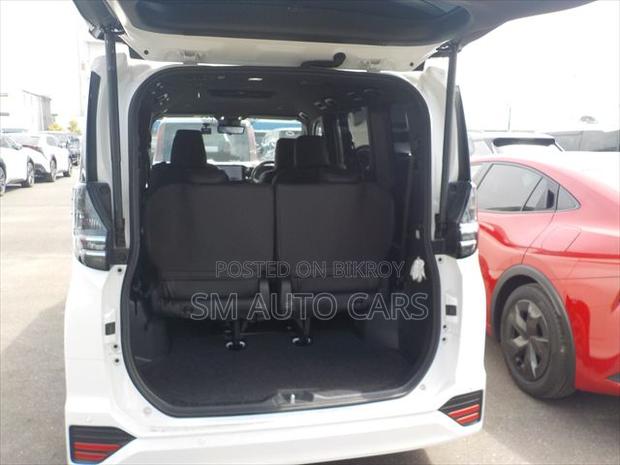 Toyota Voxy 2023 Pearl