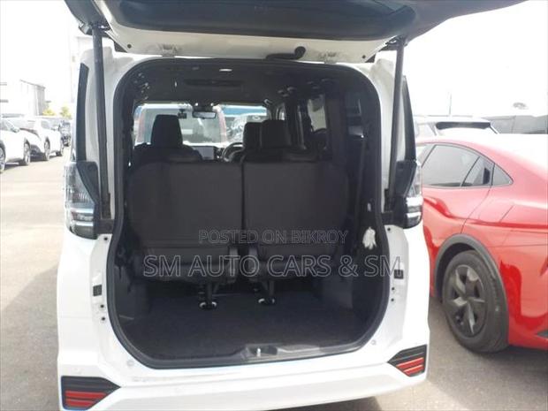 Toyota Voxy 2023 Pearl