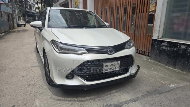 Toyota Corolla Fielder 2017 Pearl