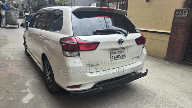 Toyota Corolla Fielder 2017 Pearl