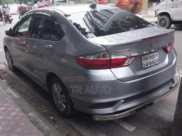 Honda Grace 2018 Silver