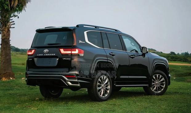 Toyota Land Cruiser LC300 2021 Black