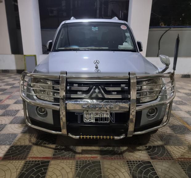 Mitsubishi Pajero 2006 Silver