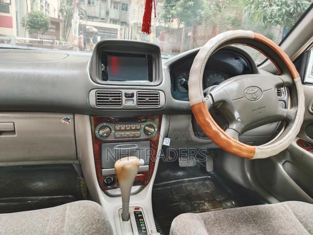 Toyota Corolla 1998 White