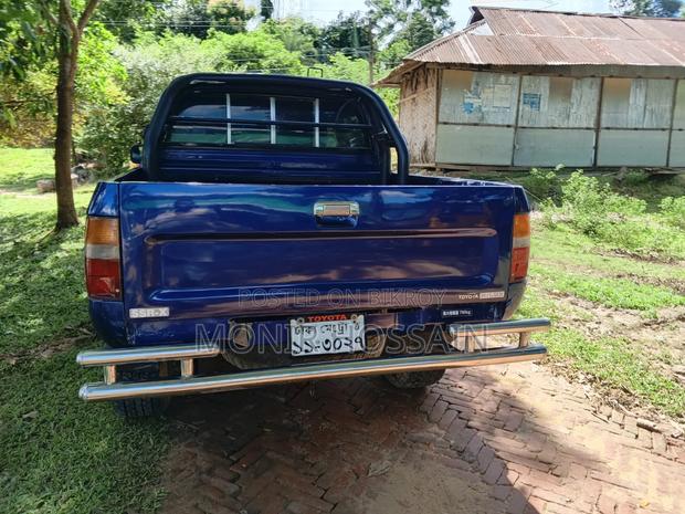Toyota Hilux 1995 Blue