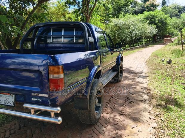 Toyota Hilux 1995 Blue