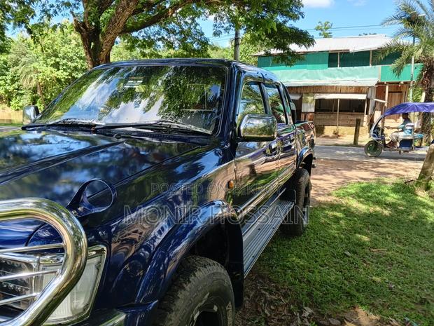 Toyota Hilux 1995 Blue