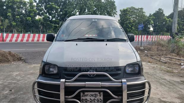 Toyota Noah 2004 Silver