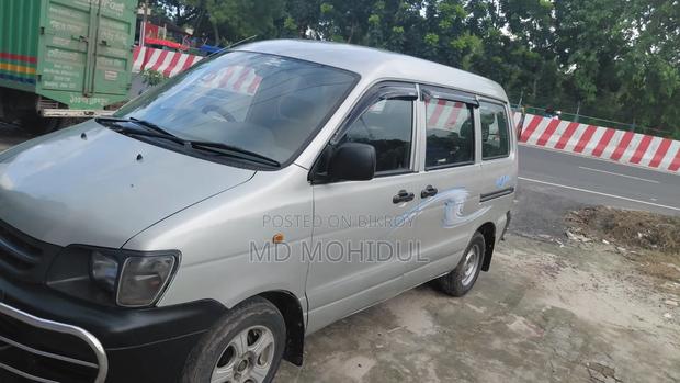 Toyota Noah 2004 Silver