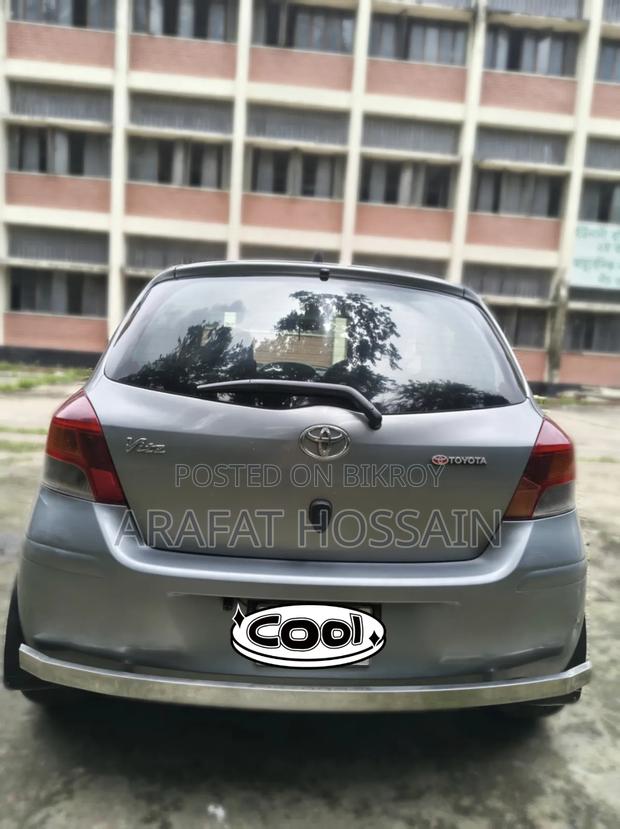Toyota Vitz 2010 Silver