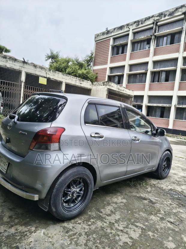 Toyota Vitz 2010 Silver