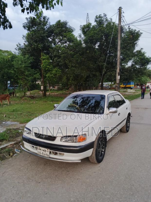 Toyota Corolla 1995 White