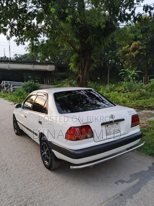 Toyota Corolla 1995 White