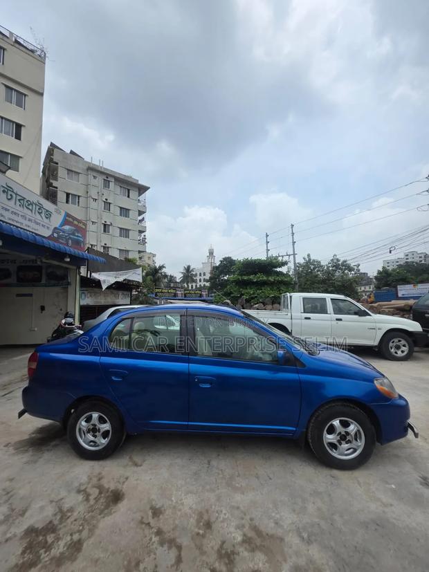Toyota Platz 2000 Blue