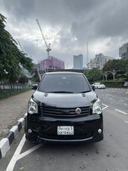 Toyota Noah 2.0 158hp FWD (7 Seater) 2012 Black for sale