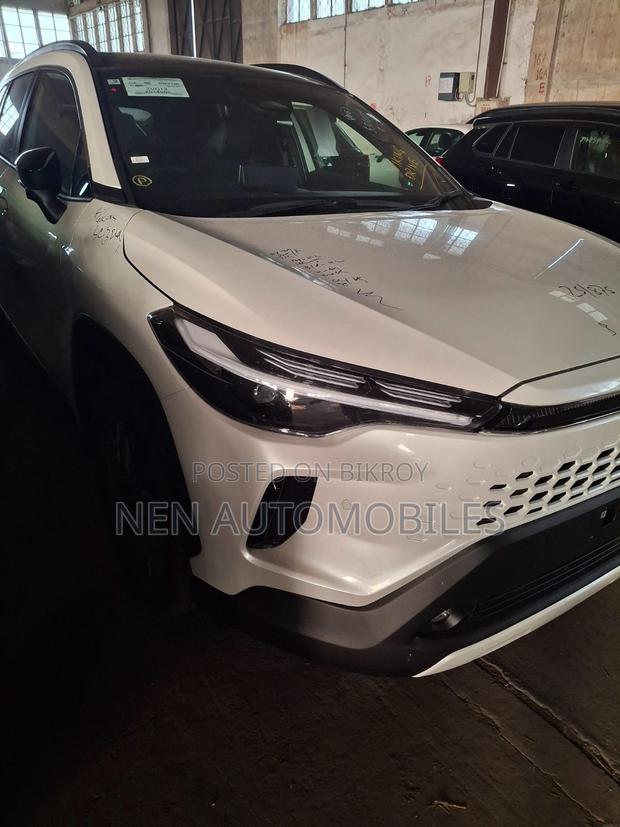 New Toyota Corolla Cross 2025 Pearl