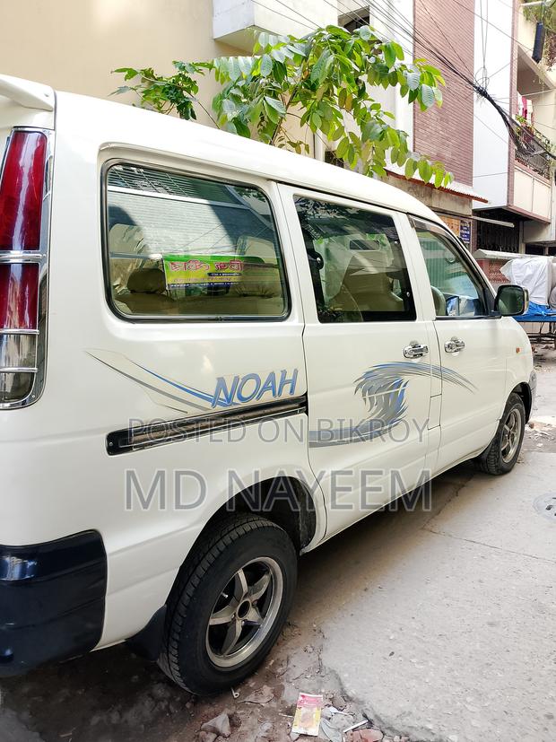 Toyota Noah 2005 White