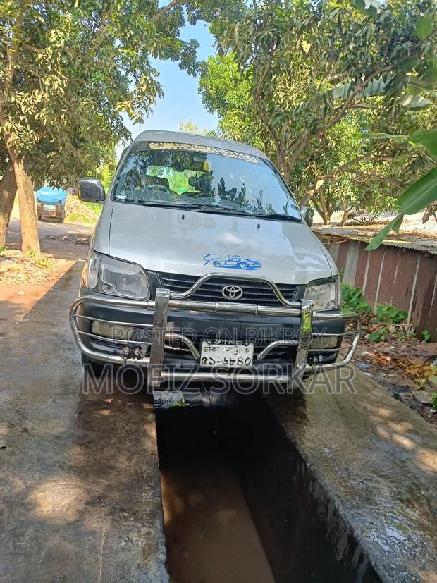 Toyota Noah 2001 Silver