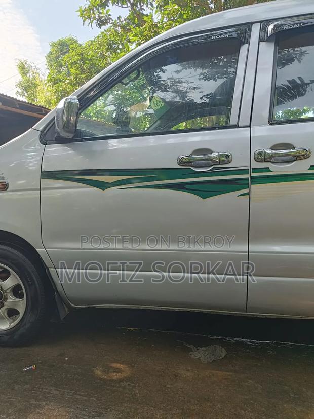Toyota Noah 2001 Silver