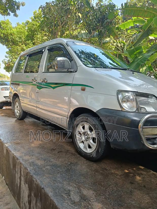 Toyota Noah 2001 Silver