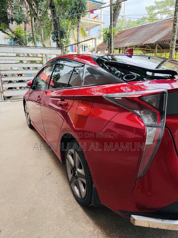 Toyota Prius 4dr Hatchback (1.8L 4cyl Gas/Electric Hybrid CVT) 2016 Red