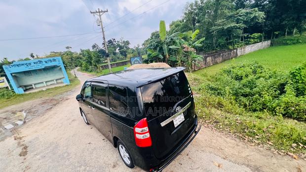 Toyota Noah 2010 Black