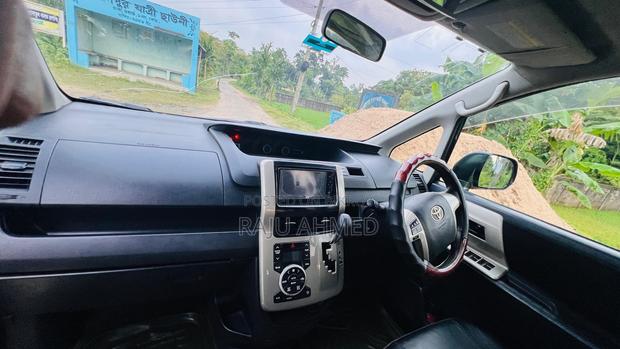 Toyota Noah 2010 Black