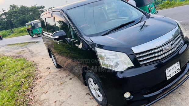 Toyota Noah 2010 Black