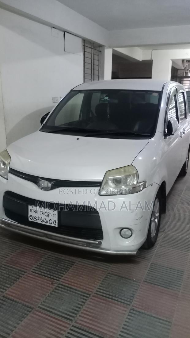 Toyota Sienta 2012 White