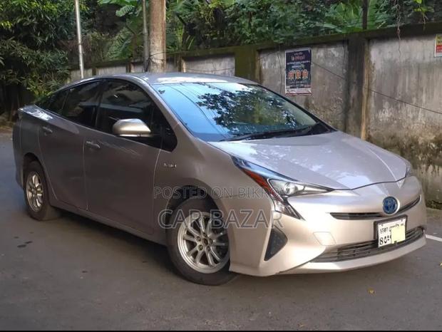 Toyota Prius Four Touring 2018 Gold