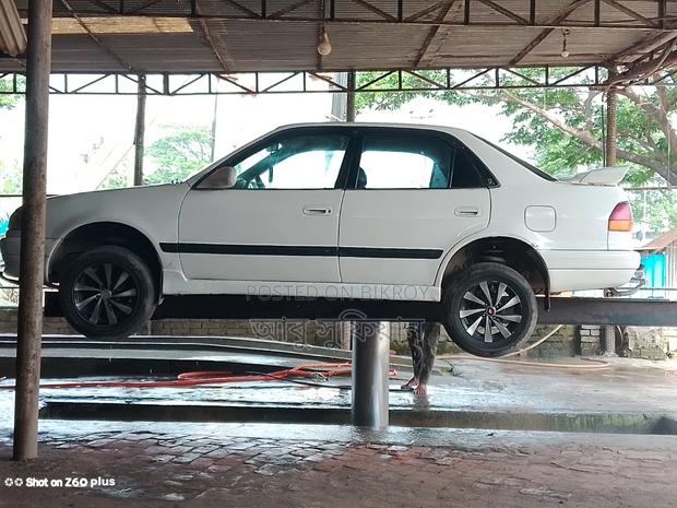 Toyota Corolla 1997 White
