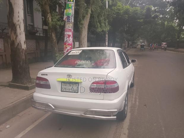 Toyota Corolla 2000 White