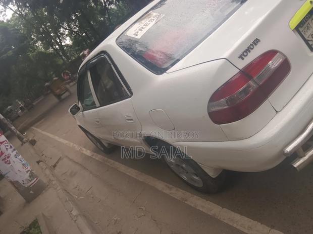 Toyota Corolla 2000 White