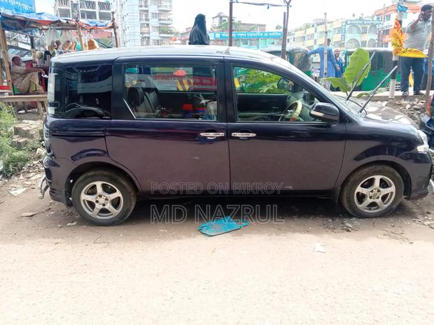 Toyota Sienta 2012 Maroon