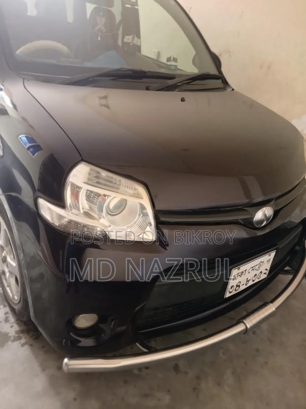 Toyota Sienta 2012 Maroon